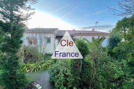 Single Storey Villa With Garden by the Coast