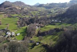 Barn to Renovate in Great Location with Beautiful Mountain Views