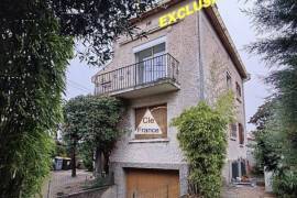 Town House with Neat Garden