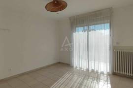 Town House with Neat Garden Town House with Neat Garden