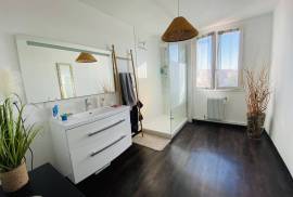 Glorious Villa with Lovely Garden Glorious Villa with Lovely Garden