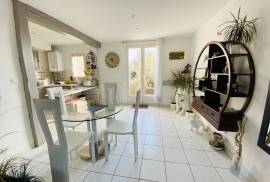 Glorious Villa with Lovely Garden Glorious Villa with Lovely Garden