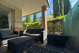 Ground Floor Apartment with Lovely Garden Ground Floor Apartment with Lovely Garden