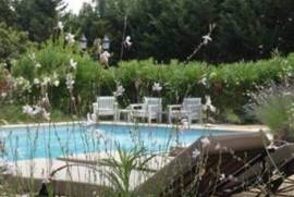 Lovely Villa with Pool in Parkland Gardens Lovely Villa with Pool in Parkland Gardens