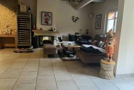 Lovely Villa with Pool in Parkland Gardens Lovely Villa with Pool in Parkland Gardens