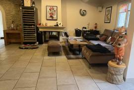 Lovely Villa with Pool in Parkland Gardens Lovely Villa with Pool in Parkland Gardens