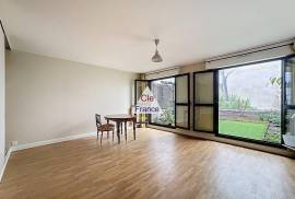 Paris Apartment with Garden in 18th Arrondissement Paris Apartment with Garden in 18th Arrondissement