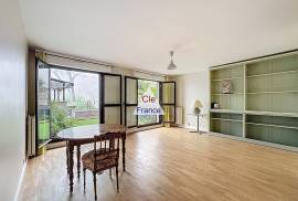 Paris Apartment with Garden in 18th Arrondissement Paris Apartment with Garden in 18th Arrondissement