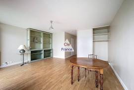 Paris Apartment with Garden in 18th Arrondissement Paris Apartment with Garden in 18th Arrondissement