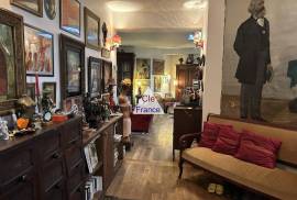 Paris Apartment with Private Garden in 18th Arrondissement Paris Apartment with Private Garden in 18th Arrondissement