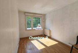 First Floor Apartment in Paris Suburb First Floor Apartment in Paris Suburb