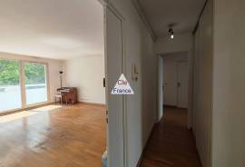 First Floor Apartment in Paris Suburb First Floor Apartment in Paris Suburb