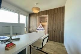 Apartment with Views from Balconies Apartment with Views from Balconies