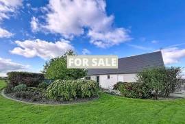 Detached Country House with Lovely Garden