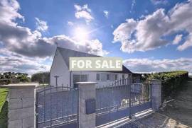 Detached Country House with Lovely Garden