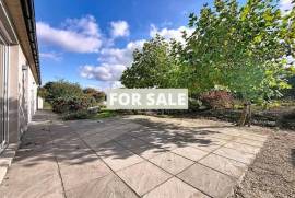 Detached Country House with Lovely Garden