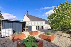 Detached Country House with Lovely Garden