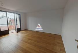 Apartment with Balcony Just East of Paris Apartment with Balcony Just East of Paris