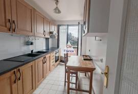 Apartment with Balcony Just East of Paris Apartment with Balcony Just East of Paris