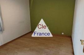 Apartment with Balcony Just East of Paris Apartment with Balcony Just East of Paris