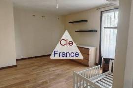 Apartment with Balcony Just East of Paris Apartment with Balcony Just East of Paris