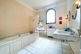 Impressive Property with Spacious Interiors Impressive Property with Spacious Interiors