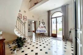 Impressive Property with Spacious Interiors Impressive Property with Spacious Interiors