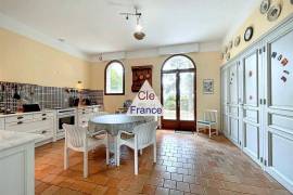 Impressive Property with Spacious Interiors Impressive Property with Spacious Interiors