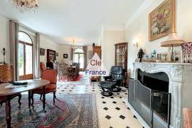 Impressive Property with Spacious Interiors Impressive Property with Spacious Interiors