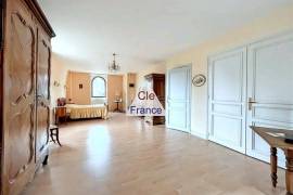 Impressive Property with Spacious Interiors Impressive Property with Spacious Interiors