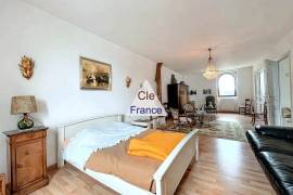 Impressive Property with Spacious Interiors Impressive Property with Spacious Interiors