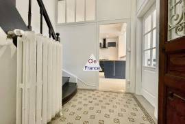 Beautiful Town House with Courtyard Garden Beautiful Town House with Courtyard Garden