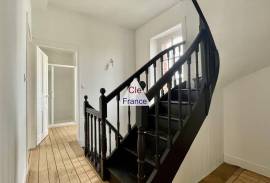 Beautiful Town House with Courtyard Garden Beautiful Town House with Courtyard Garden