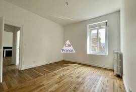 Beautiful Town House with Courtyard Garden Beautiful Town House with Courtyard Garden