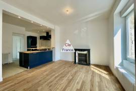 Beautiful Town House with Courtyard Garden Beautiful Town House with Courtyard Garden