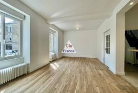 Beautiful Town House with Courtyard Garden Beautiful Town House with Courtyard Garden