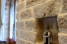 Beautiful Character House with Courtyard Garden Beautiful Character House with Courtyard Garden