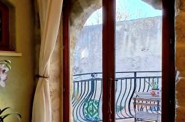 Beautiful Character House with Courtyard Garden Beautiful Character House with Courtyard Garden