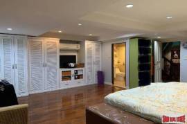 Beautiful 3-Storey House in Phrom Phong - 4 Bedrooms and 6 Bathrooms for Sale in Phrom Phong Area of Bangkok