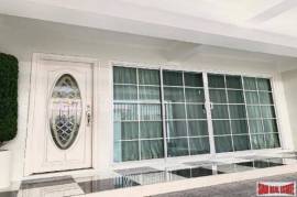 Beautiful 3-Storey House in Phrom Phong - 4 Bedrooms and 6 Bathrooms for Sale in Phrom Phong Area of Bangkok