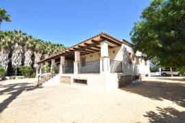 PRACHTIG LANDHUIS MET GEWELDIG UITZICHT OP DE BERG