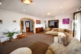 PRACHTIG LANDHUIS MET GEWELDIG UITZICHT OP DE BERG