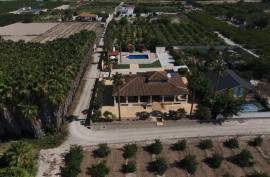 PRACHTIG LANDHUIS MET GEWELDIG UITZICHT OP DE BERG