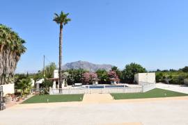 PRACHTIG LANDHUIS MET GEWELDIG UITZICHT OP DE BERG