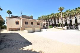 PRACHTIG LANDHUIS MET GEWELDIG UITZICHT OP DE BERG