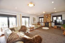 PRACHTIG LANDHUIS MET GEWELDIG UITZICHT OP DE BERG