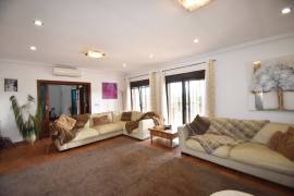 PRACHTIG LANDHUIS MET GEWELDIG UITZICHT OP DE BERG