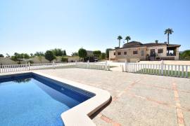 PRACHTIG LANDHUIS MET GEWELDIG UITZICHT OP DE BERG