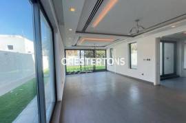 Modern Floor-to-Ceiling Villa | Prime Location