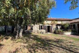 An Attractive 5 Bedroom House With Garden And A Riverside Plot - €168,000